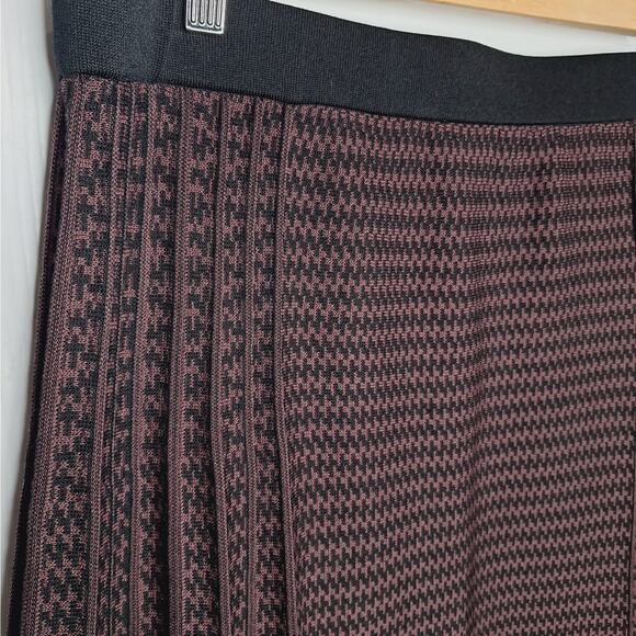 Misook Midi Skirt Pleated Houndstooth Knit XL Burgundy Career Pull On Office - Picture 4 of 10
